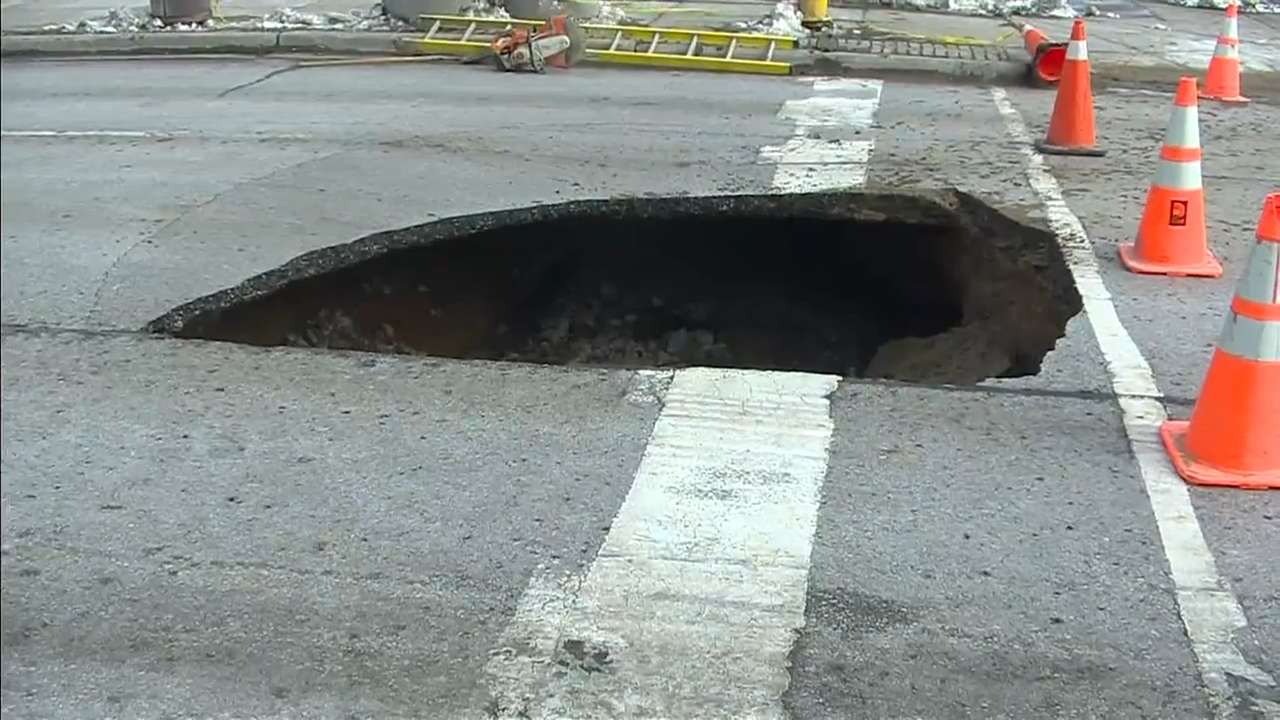 Watermain break causes sinkhole in Oshawa