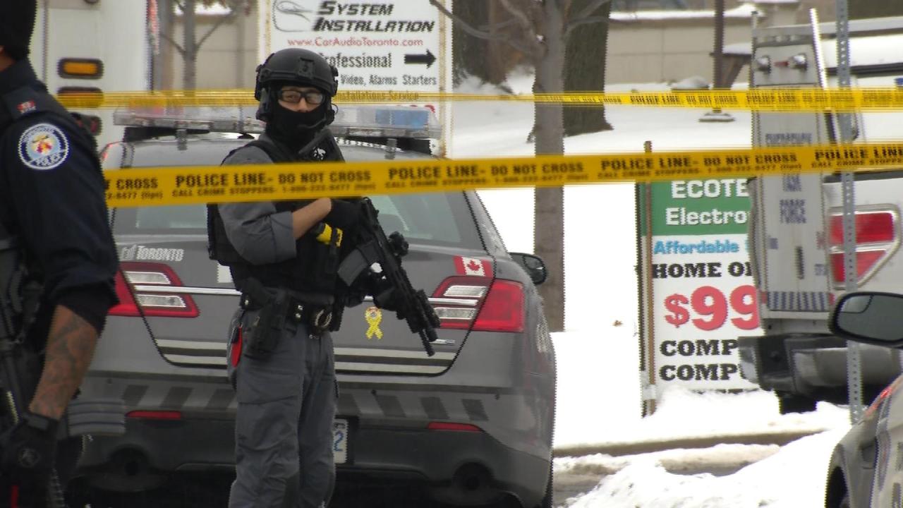 WATCHING NOW 2 shot during attempted robbery in North York, say police - CityNews