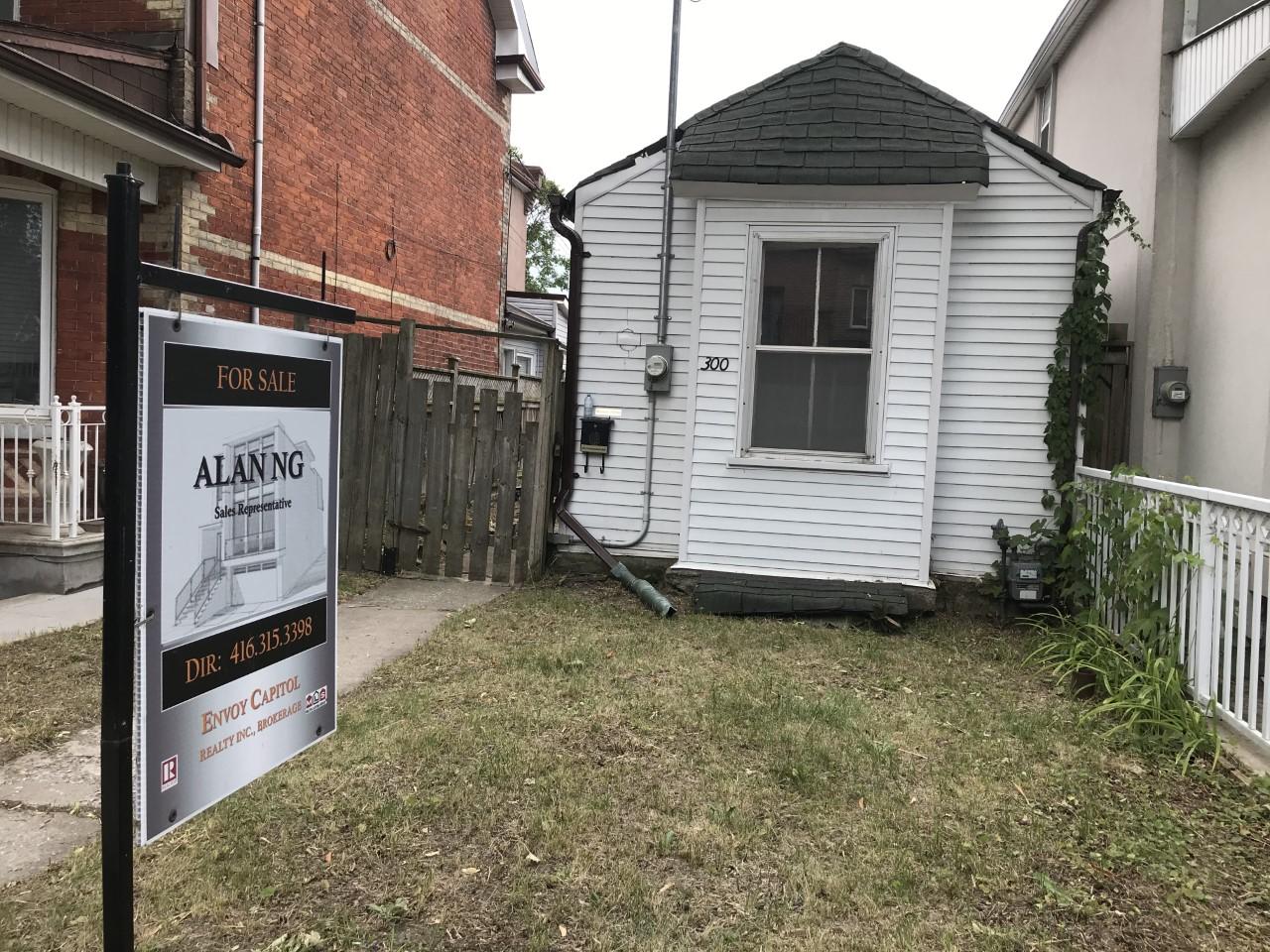 Business Report: ‘Tiny’ Toronto home hits market for $29M Business Report: ‘Tiny’ Toronto home hits market for $29M